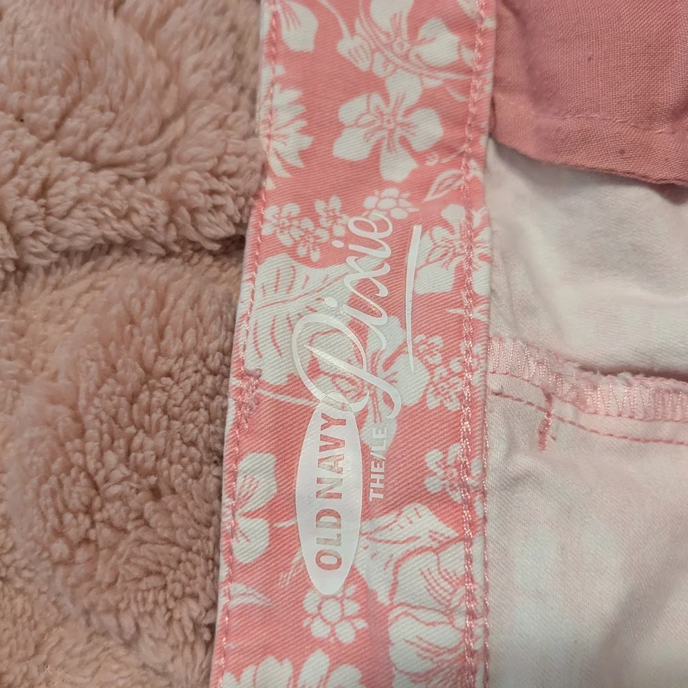 Pixie Old Navy Pink and White Shorts Floral Design 3 Inch - Picture 3 of 4